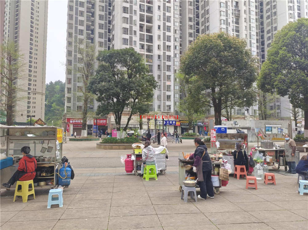花果园U区双门头转角旺铺房东直租，带超大外摆区 